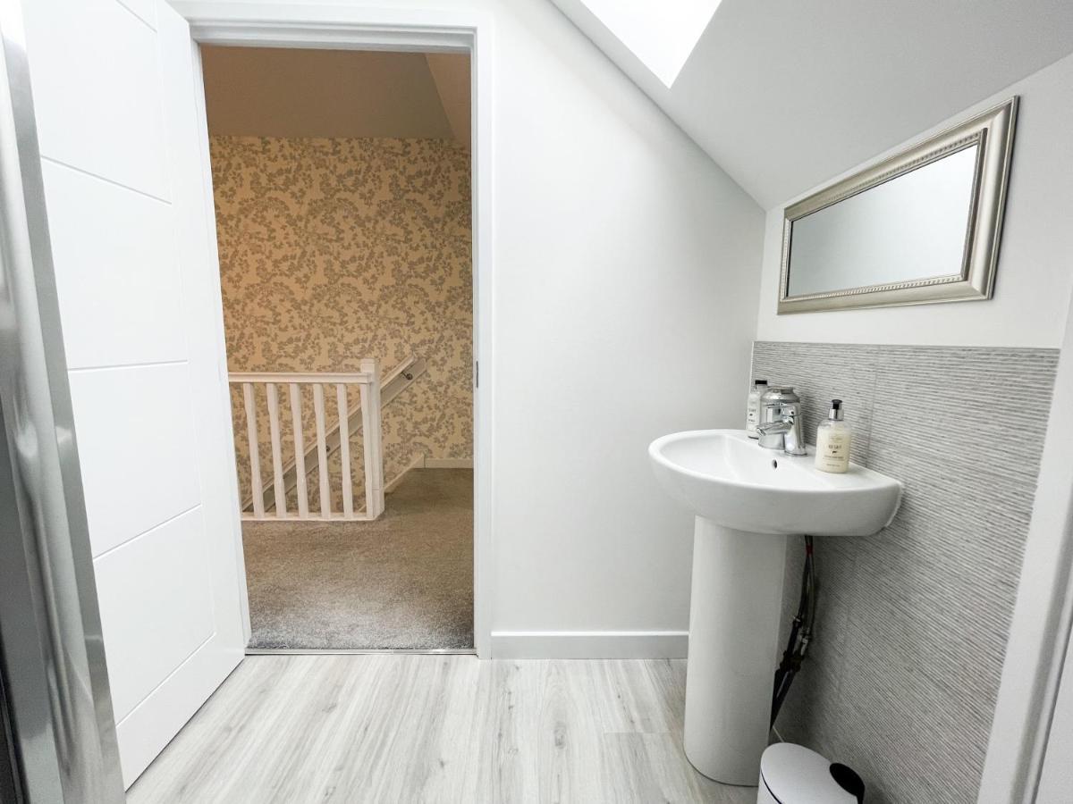 Newly Developed 3 Bedroom Home Glasgow Exterior photo